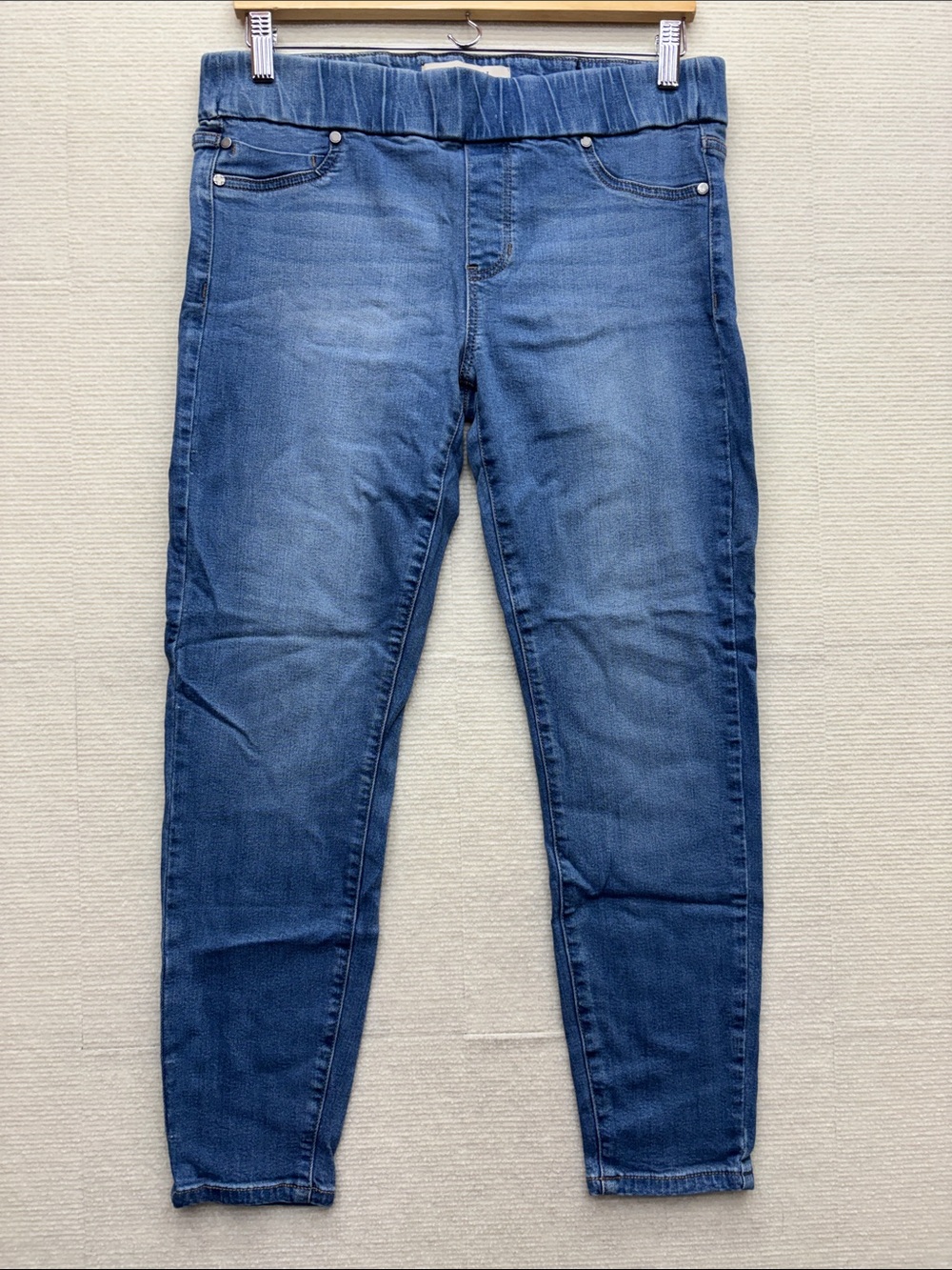 Liverpool 10 Stretch Slim Women Jeans in Medium Blue pull on